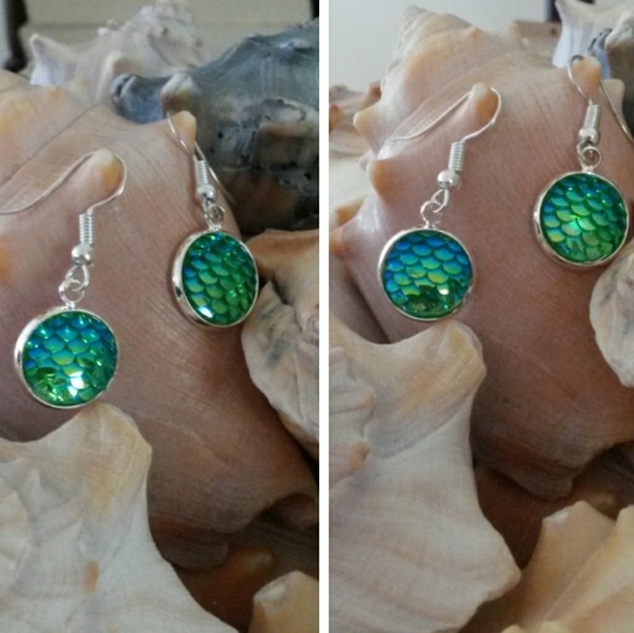 🔥SALE!🔥💥NEW!💥MERMAID DANGLE EARRINGS!💥 - Picture 4 of 7